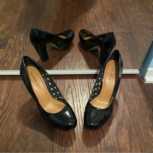 Madden Girl Black PATENT Leather Pumps with Platform - Picture 4 of 14